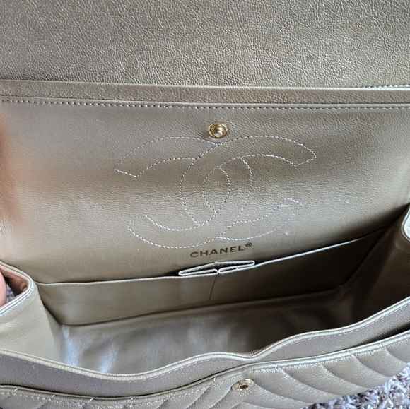 Chanel 2.55 bag 226 - Picture 8 of 17